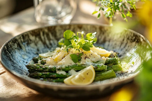 Limon kabuğu rendesi ve parmesan ile kömürleşmiş kuşak mızrakları