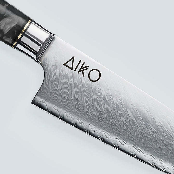 Cuchillo Aiko de acero damasco negro con mango de resina de color negro